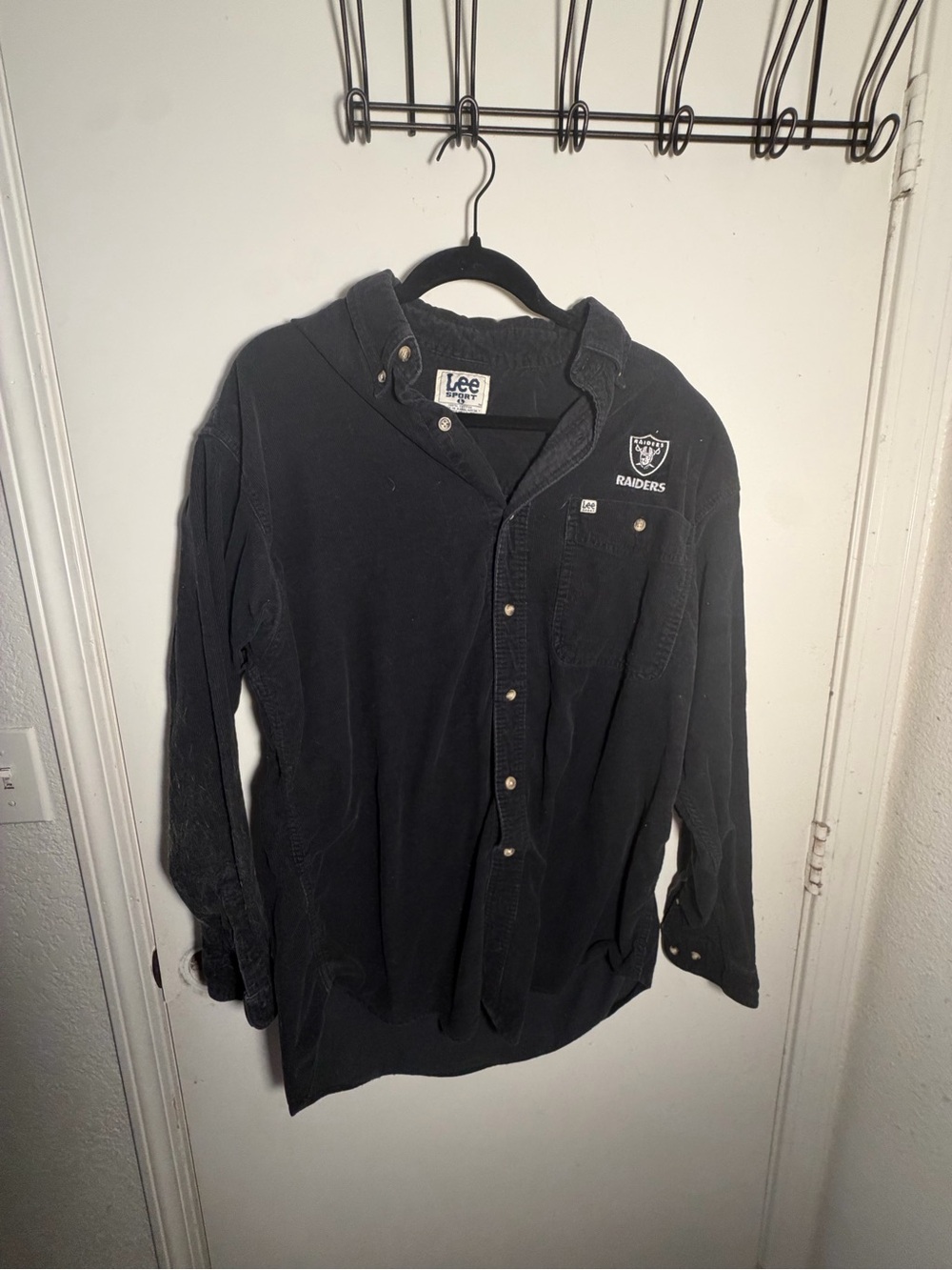 Lee Men’s Black Raiders Long-Sleeve Button-Down Shirt